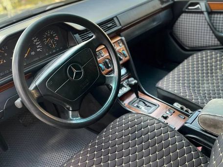 Mercedes-Benz E-Class, 1994 — сүрөт 10