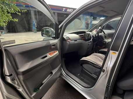Toyota Noah, 2002 — 照片 7