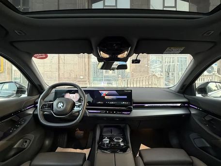 BMW 5 Series, 2024 — 照片 8