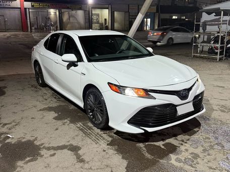 Toyota Camry, 2018 — photo 1