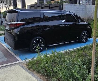 Toyota Alphard, 2023 — фото 4