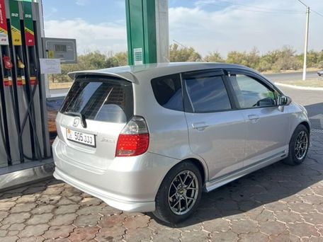 Honda Fit, 2004 — photo 1