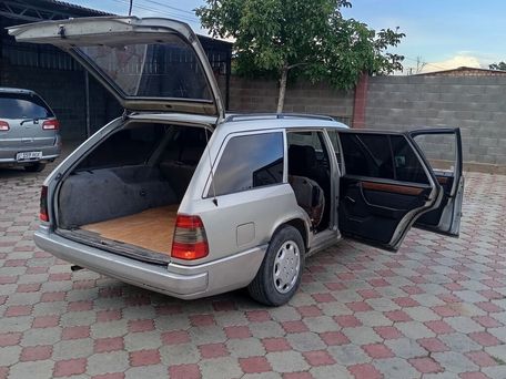 Mercedes-Benz W124, 1988