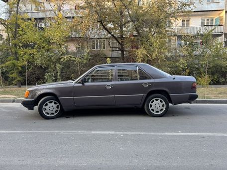 Mercedes-Benz W124, 1990 — photo 7
