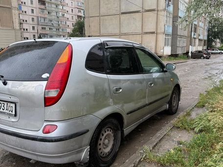 Nissan Almera Tino, 1999 — photo 1