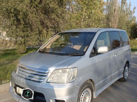 Toyota Noah, 2004 — фото 2