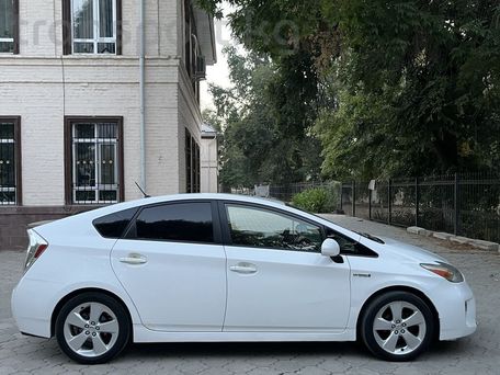 Toyota Prius, 2015 — фото 8