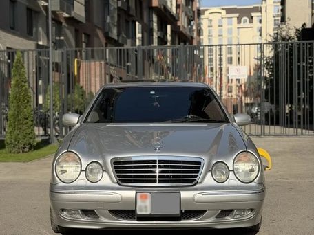 Mercedes-Benz E-Класс, 2000 — 照片 1