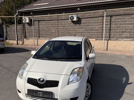 Toyota Vitz, 2005 — сүрөт 1