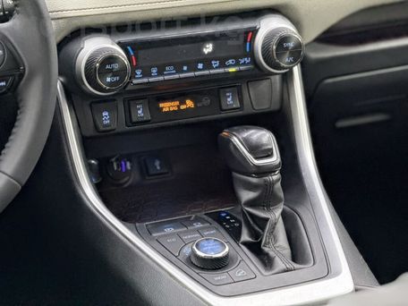 Toyota RAV4, 2020 — photo 19