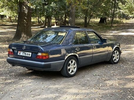 Mercedes-Benz W124, 1990 — фото 4