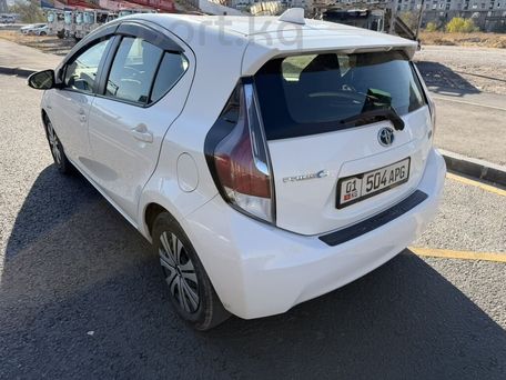 Toyota Prius c, 2016 — фото 3