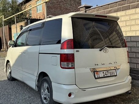 Toyota Noah, 2003 — фото 2