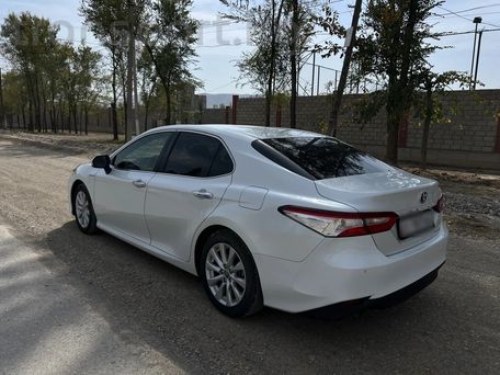 Toyota Camry, 2019 — photo 1