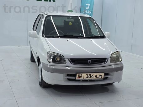 Toyota Raum, 2000