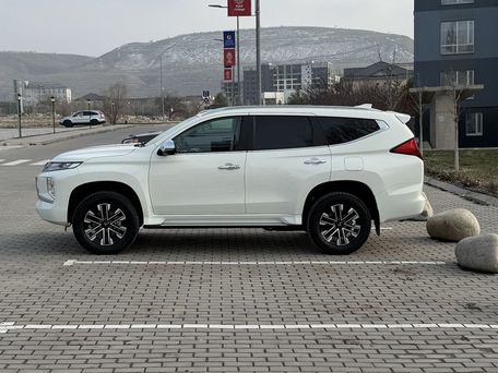 Mitsubishi Montero Sport, 2023 — фото 2