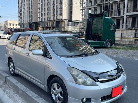 Toyota Wish, 2004 — 照片 1