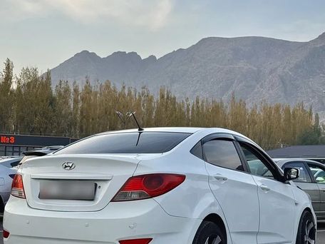 Hyundai Solaris, 2013 — 照片 2