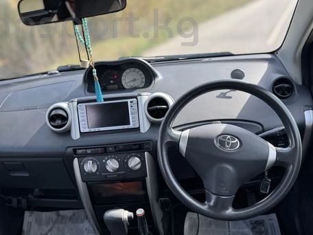 Toyota Ist, 2004 — photo 11