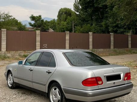Mercedes-Benz E-Класс, 1996 — 照片 2