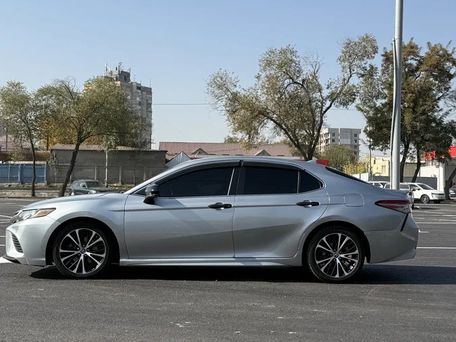 Toyota Camry, 2018 — 照片 5
