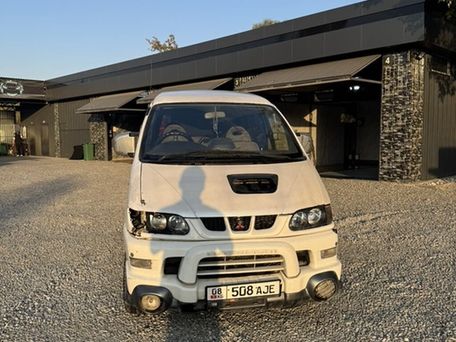 Mitsubishi Delica, 2002 — 照片 1