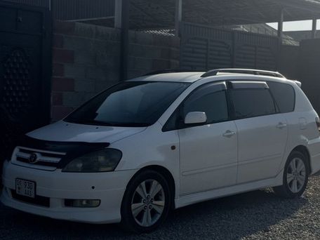 Toyota Ipsum, 2001