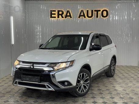 Mitsubishi Outlander, 2017 — фото 1