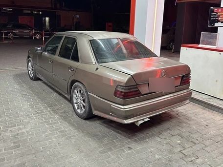 Mercedes-Benz W124, 1984