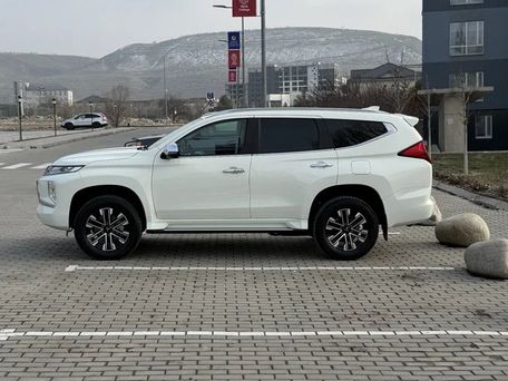 Mitsubishi Montero Sport, 2023 — фото 2