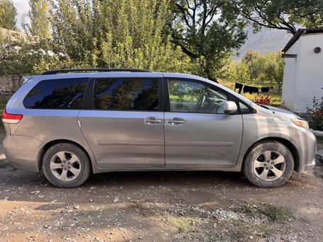 Toyota Sienna, 2012 — 照片 3