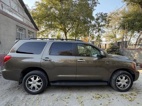 Toyota Sequoia, 2008 — photo 2
