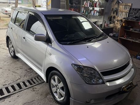 Toyota Ist, 2002