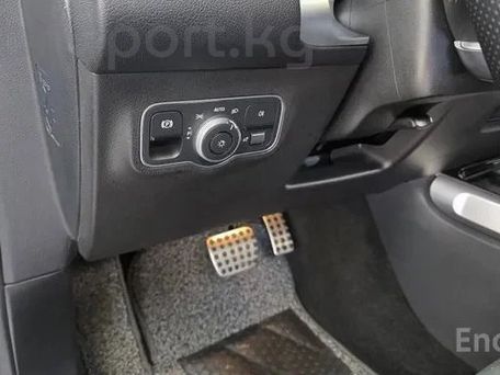 Mercedes-Benz GLB, 2023 — photo 16