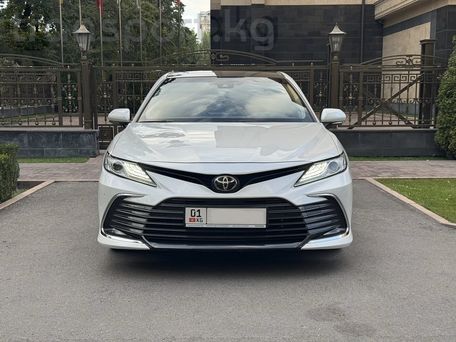 Toyota Camry, 2022 — фото 1