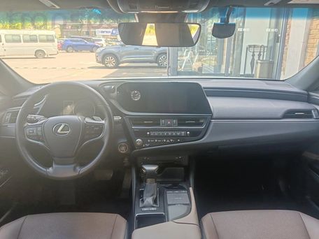 Lexus ES, 2022 — photo 16