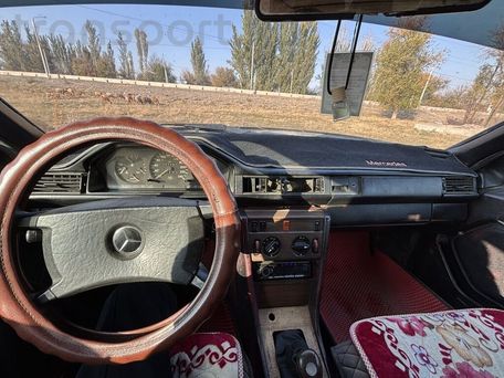 Mercedes-Benz W124, 1988 — photo 9