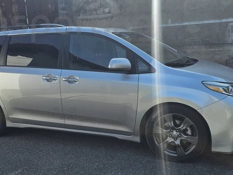 Toyota Sienna, 2017 — фото 5