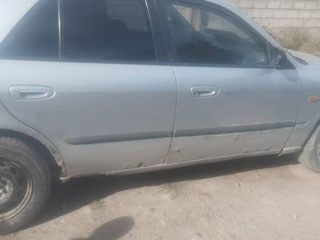 Mazda 323, 1997 — 照片 1