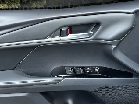 Toyota Camry, 2025 — 照片 9