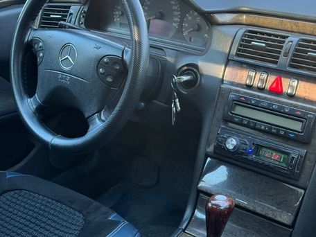 Mercedes-Benz E-Class, 2001 — photo 8