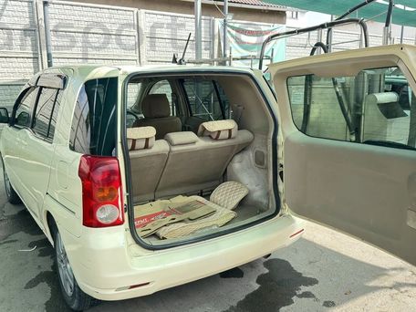 Toyota Raum, 2003 — сүрөт 3