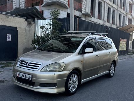 Toyota Avensis Verso, 2003