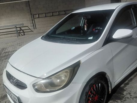 Hyundai Accent, 2011 — 照片 9