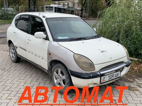 Toyota Duet, 2000