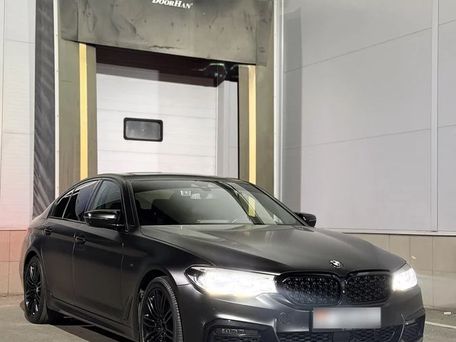 BMW 5 серии, 2018 — 照片 1