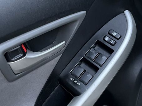 Toyota Prius, 2015 — фото 12