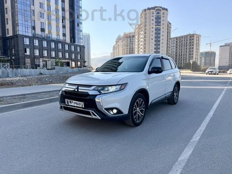 Mitsubishi Outlander, 2017 — фото 1