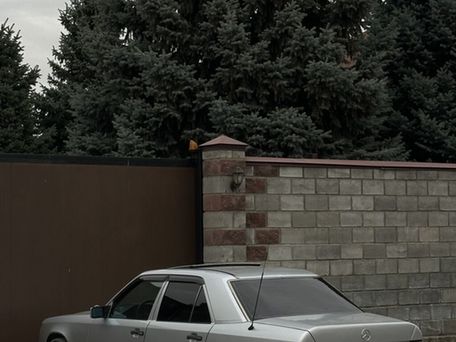 Mercedes-Benz W124, 1993 — photo 12
