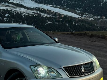 Toyota Crown, 2004